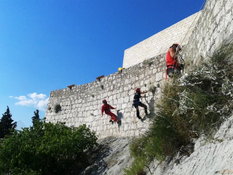 Čišćenje tvrđave Sv. Mihovil