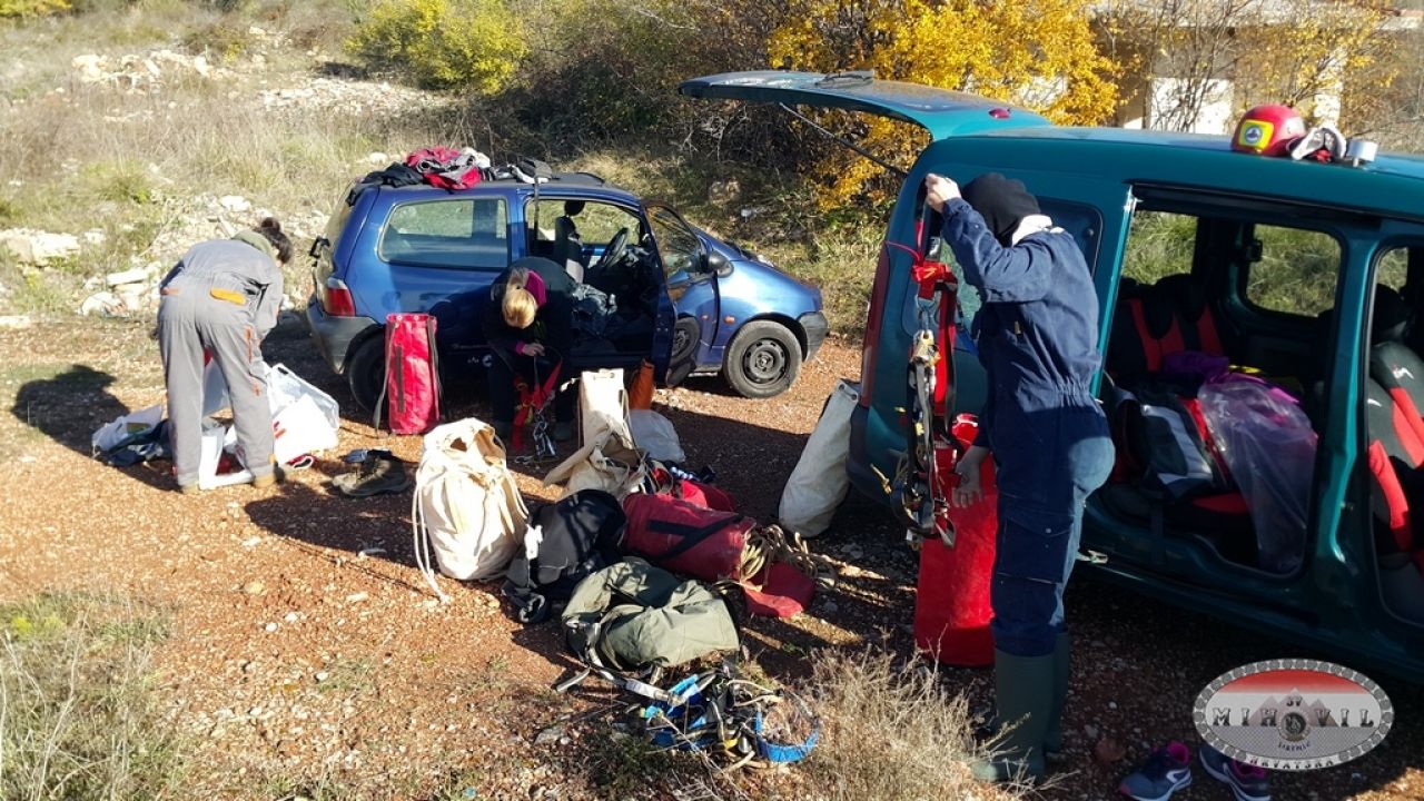 Rudnik boksita Kalun ili Napokon iza ceste Miljevci - Oklaj 